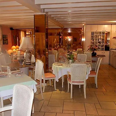 Le Hotel
